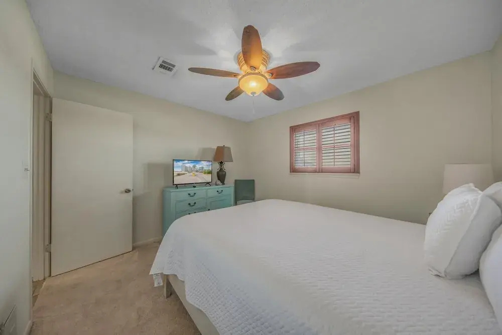 Tranquil Condo With Multiple Pools on White Sands
