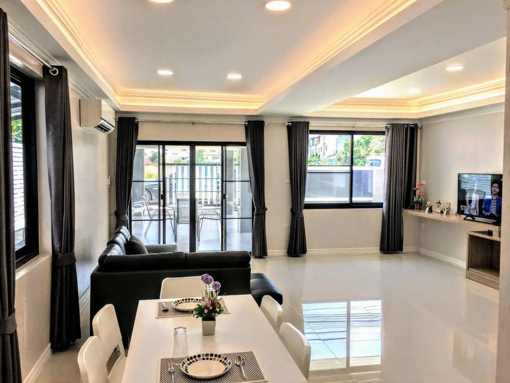 Ban Sasithorn Huahin