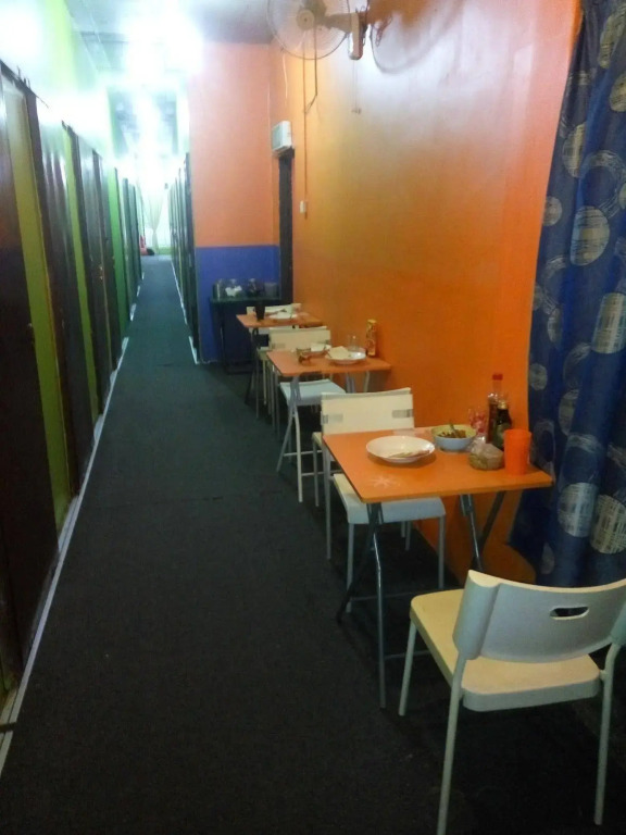 The Longhouse Travellers Inn - Hostel