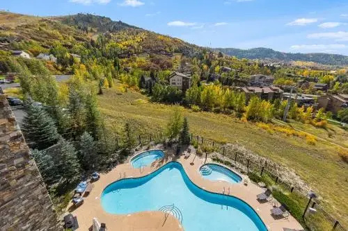 Edgemont 2402 - Luxury Ski-in Ski-out Condo