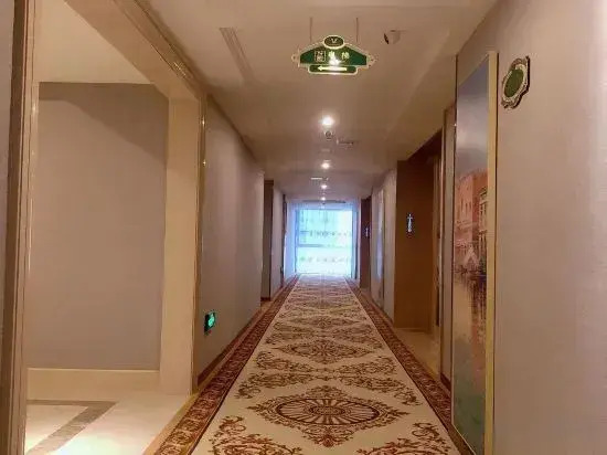 Vienna International Hotel (Jiujiang Bali Lake Sports Center)