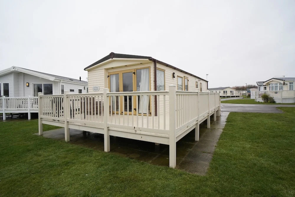 Caravan - Sleeps 8 - Pets Ok - Parking