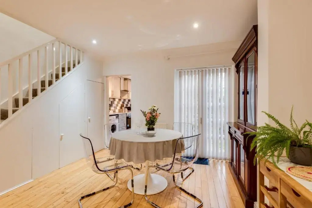 Bright Spacious 2-bedroom Jericho House