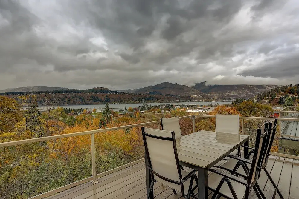 Bridge View Loft 3 Bedroom Condo by RedAwning
