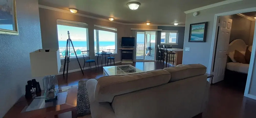The Oceanfront Inn