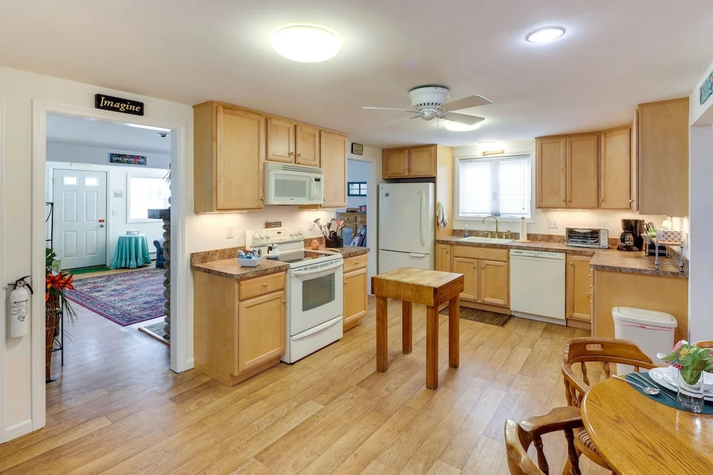 Charming Old Saybrook Home: Half-Mi to Sand & Sea