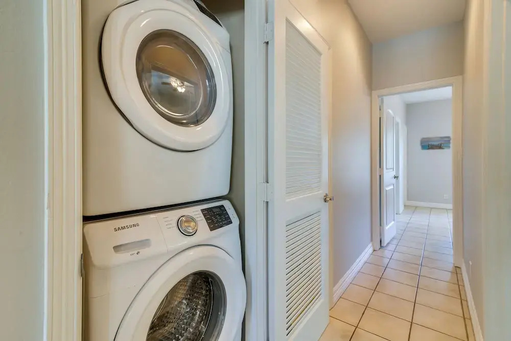South Padre Island Condo w/ Shared Outdoor Pool!