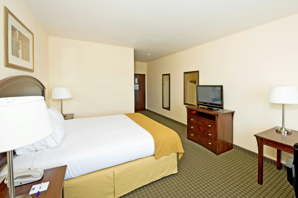 Holiday Inn Express & Suites Willcox by IHG