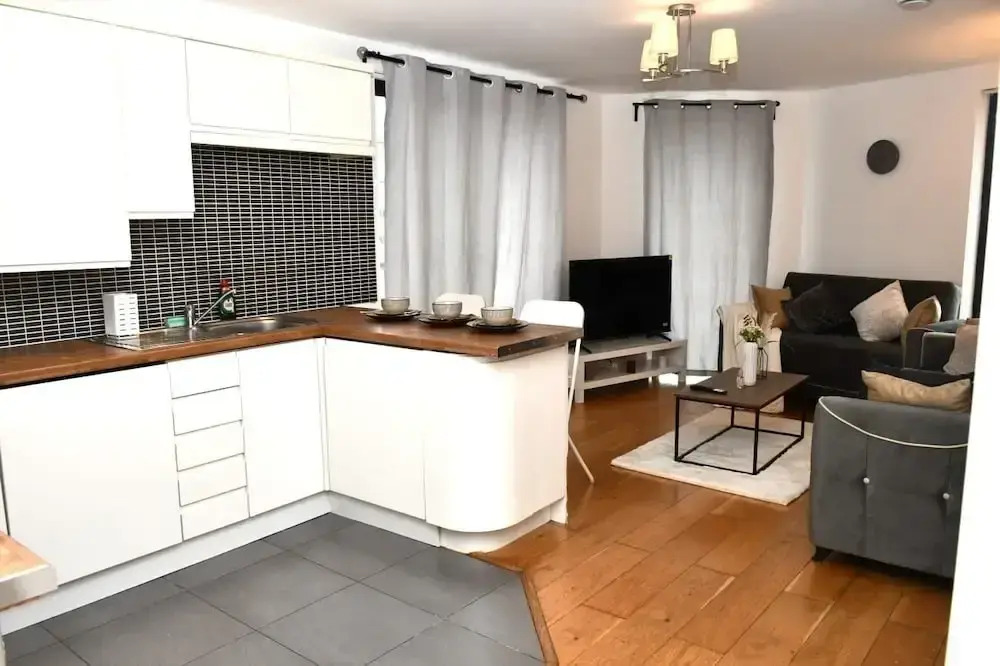 Sleeps 4 - Private Balcony - Wheelchair Accessible