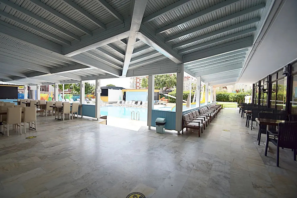 Vi̇va Beach Hotel