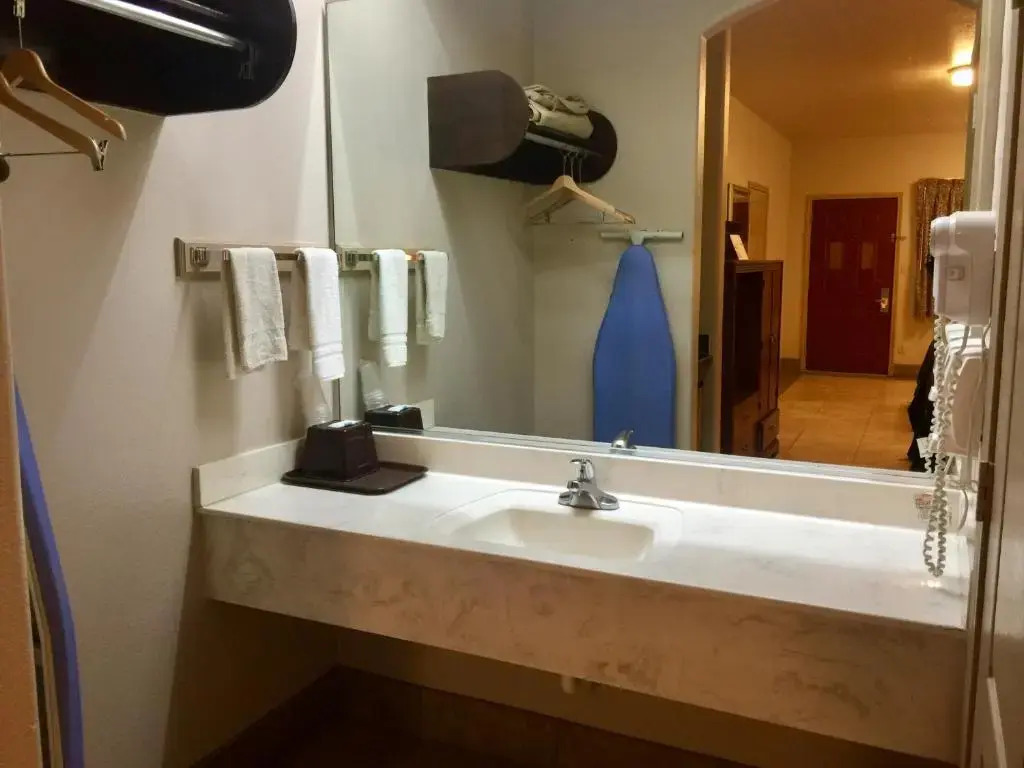 Texas Inn and Suites City Center at University Dr