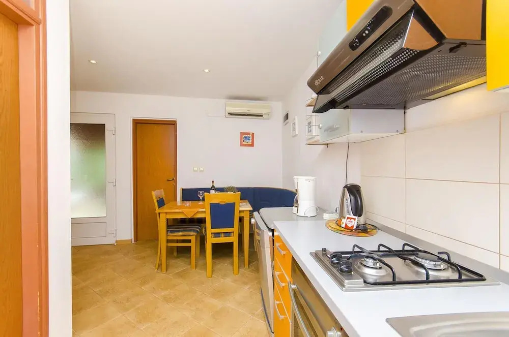 House With one Bedroom in Stari Grad, With Enclosed Garden and Wifi -