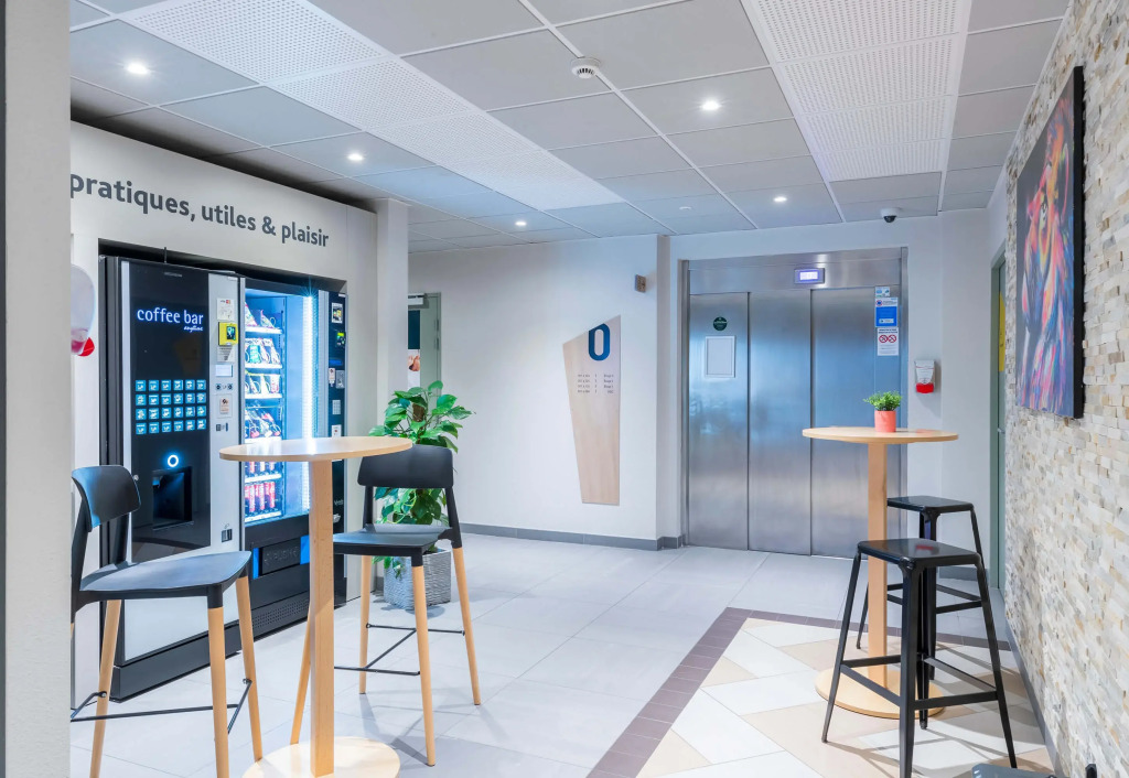 B&B HOTEL Troyes Magasins dusine