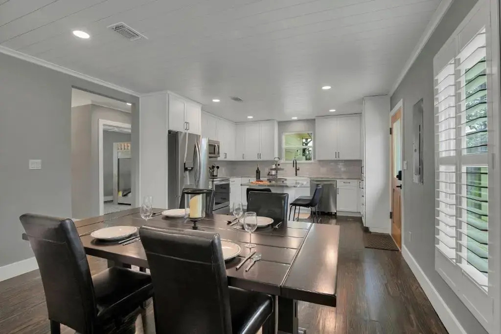 Upscale Home With Pool and Firepit - Close to Mercer St!