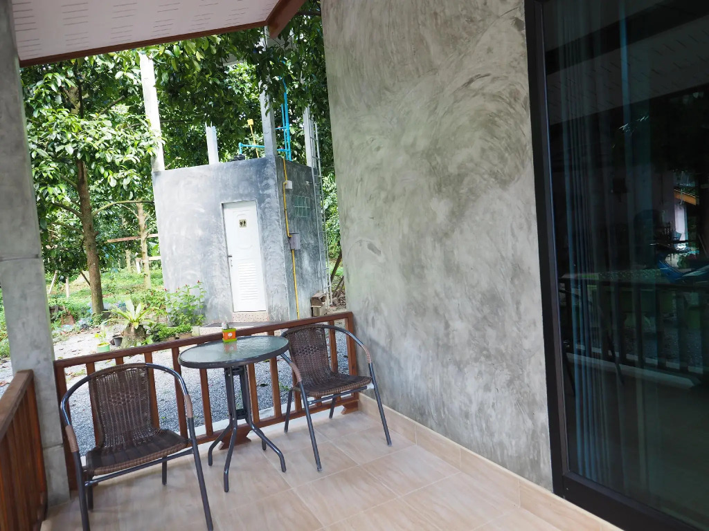 Baan Keree Thara Khiri Wong