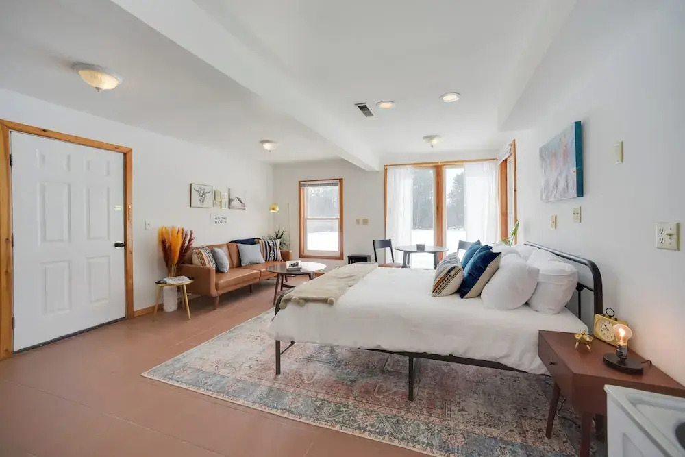 Cozy Studio on Secluded 55 Acres w/ Fire Pit!