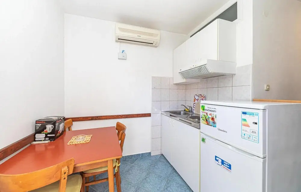 Stunning Apartment in Slatine With 1 Bedrooms and Wifi