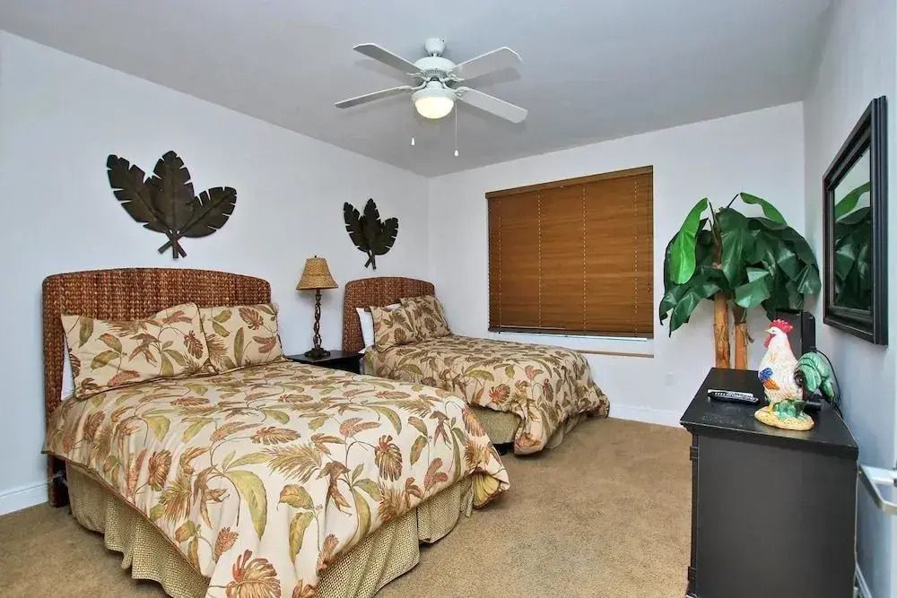 San Carlos 1509 - 3 Br condo