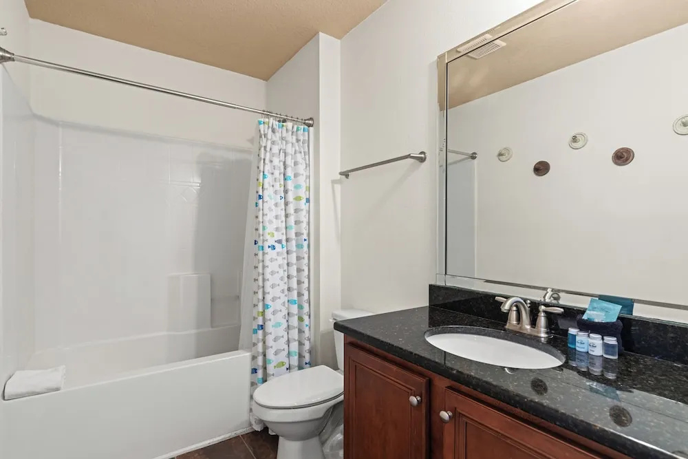 The Winking Turtle Your Shell-tered Beach Escape! Sleeps 10