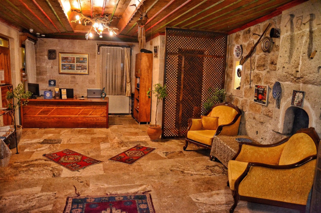 Emit Sakura Cave Hotel
