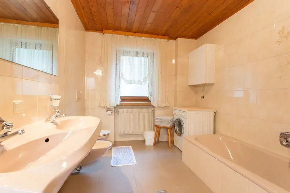 Residence Obermoarhof - Family Apartments with Pool & Playground