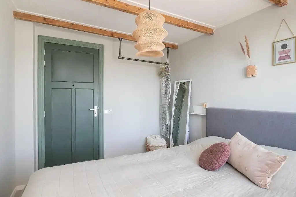 Uniek verblijf in herenhuis, eigen appartement op de tweede etage van ons huis