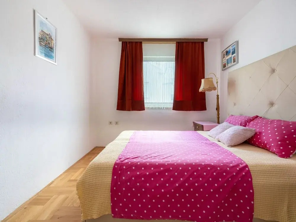 Modern Apartment in Okrug Gornji With Swimming Pool