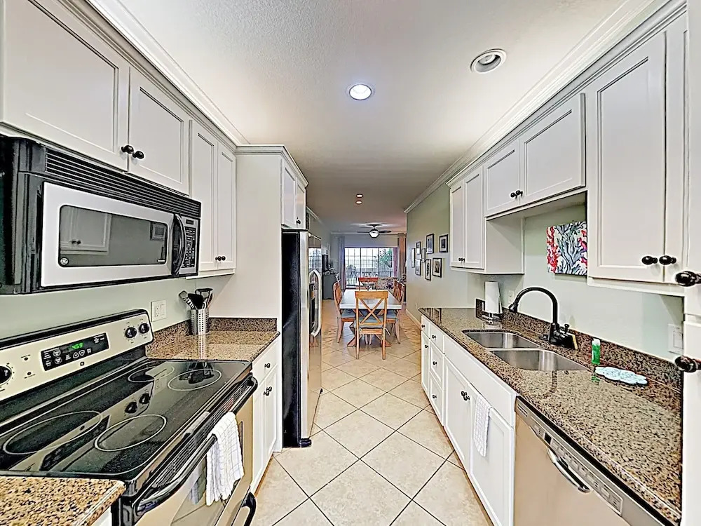 New Listing! Gulf Tropicana - Beach Access & Pools 2 Bedroom Condo