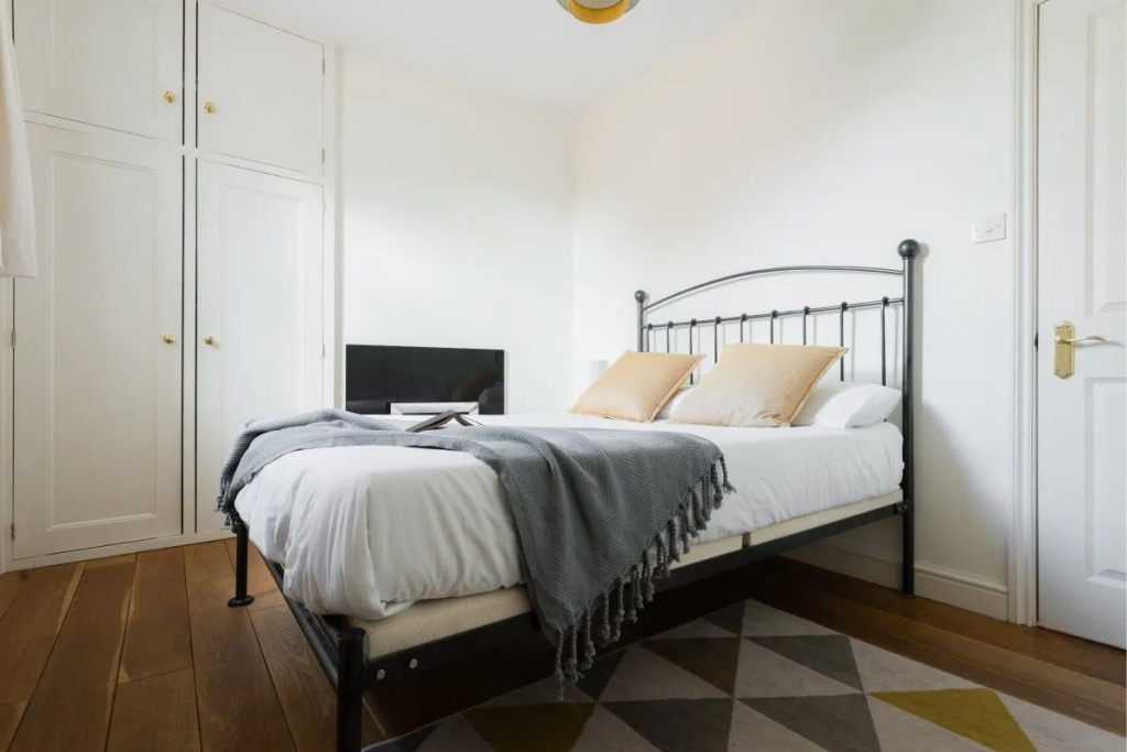 The Great Clarendon Lodge - Large & Stylish 4BDR Home