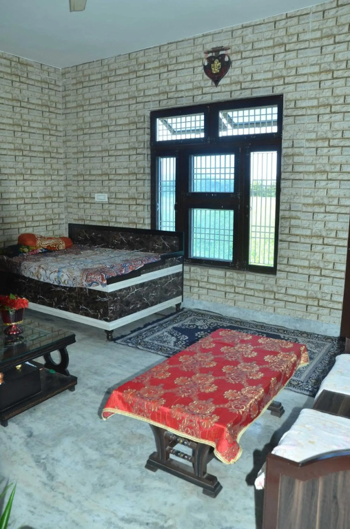 OYO HOME 92078 Pinky Homestay