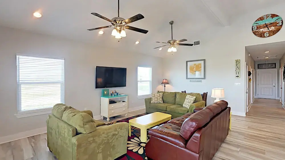 660 Sandpiper Cir Home - 3 Br home by RedAwning