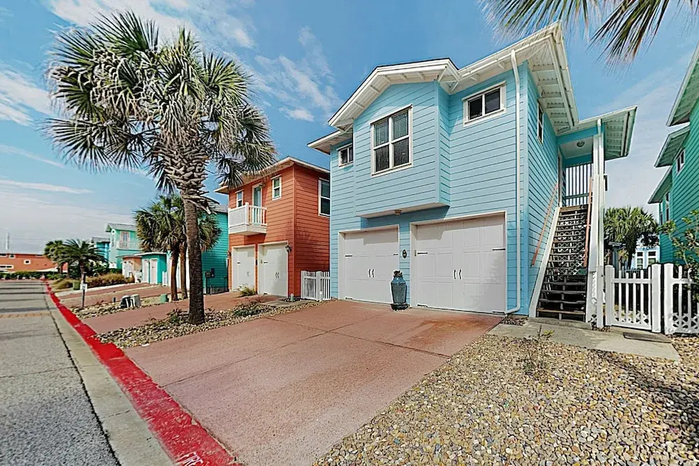 New Listing! Ge Walk Charmer -- Near Beach 3 Bedroom Home
