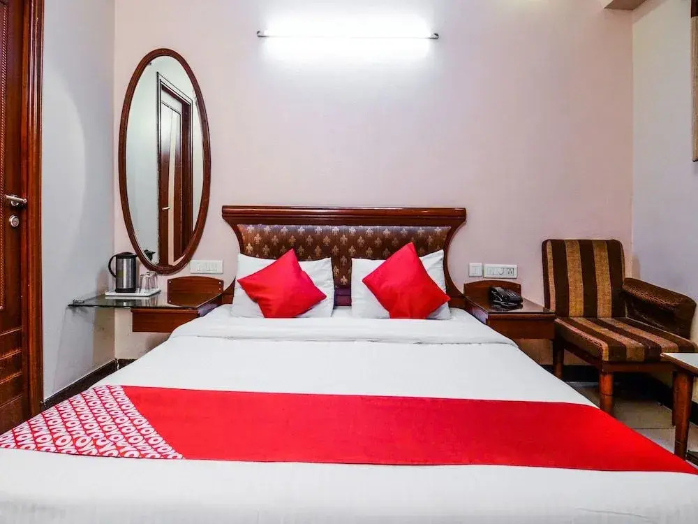 OYO 18484 Hotel Ratnawali