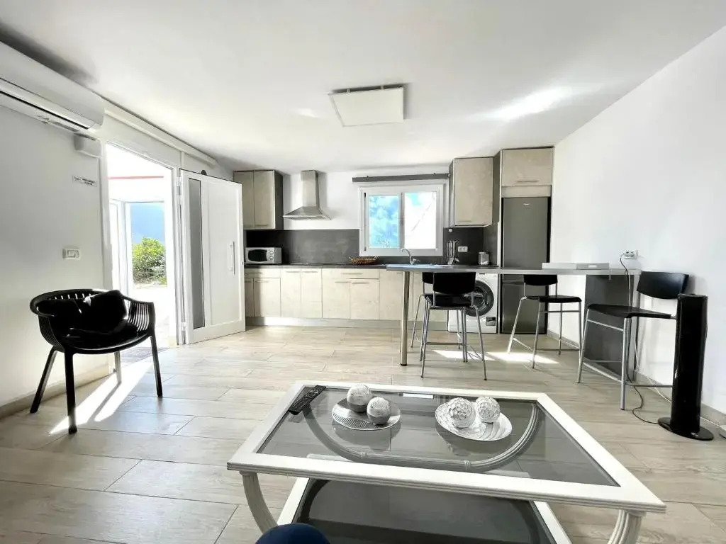 Two-Bedroom House 5, FreeWifi, AC, BBQ, Mountain View
