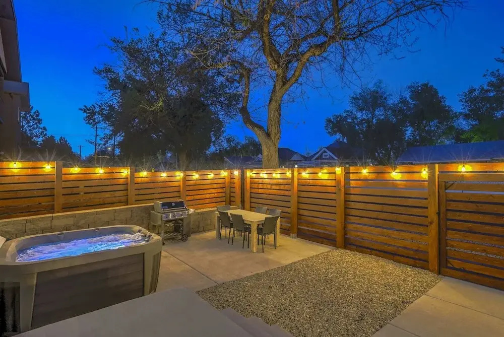 6bd3.5ba?downtown Modern Luxury W/hot Tub?