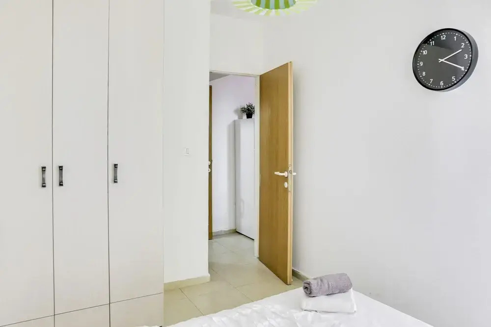 Central Apartment by Rothschild & Market
