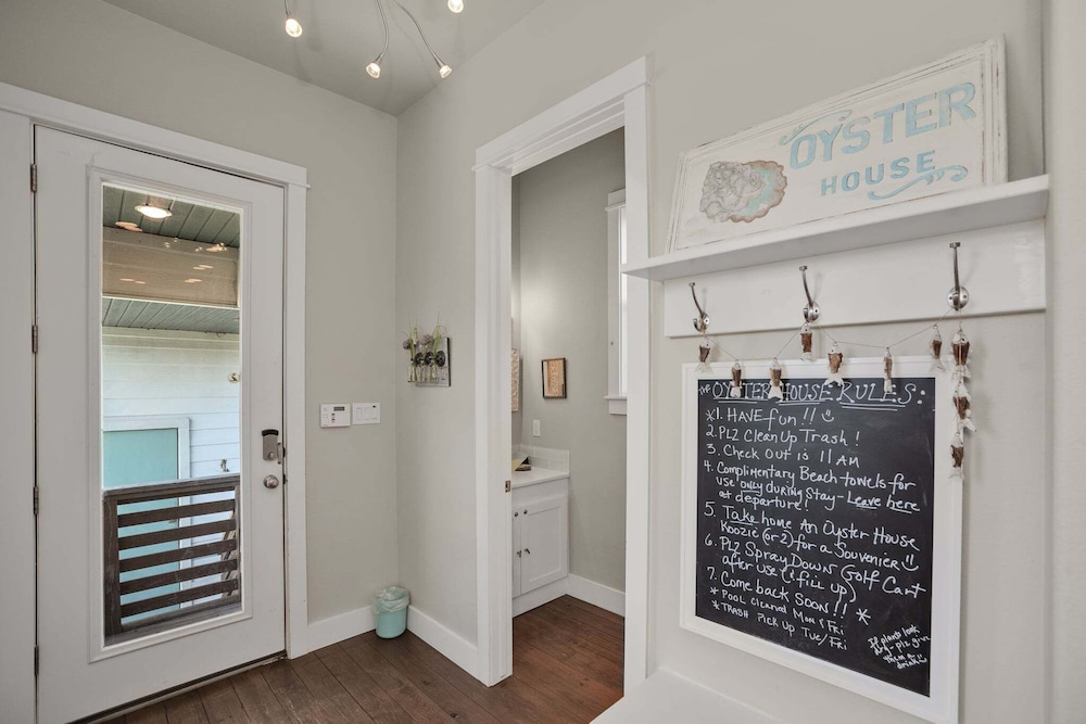 The Oyster House - Pet Friendly! Golf Cart Included!