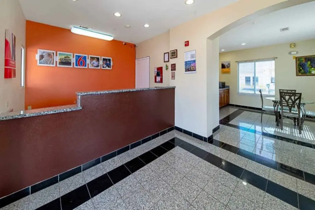 Motel 6-Rhome, TX
