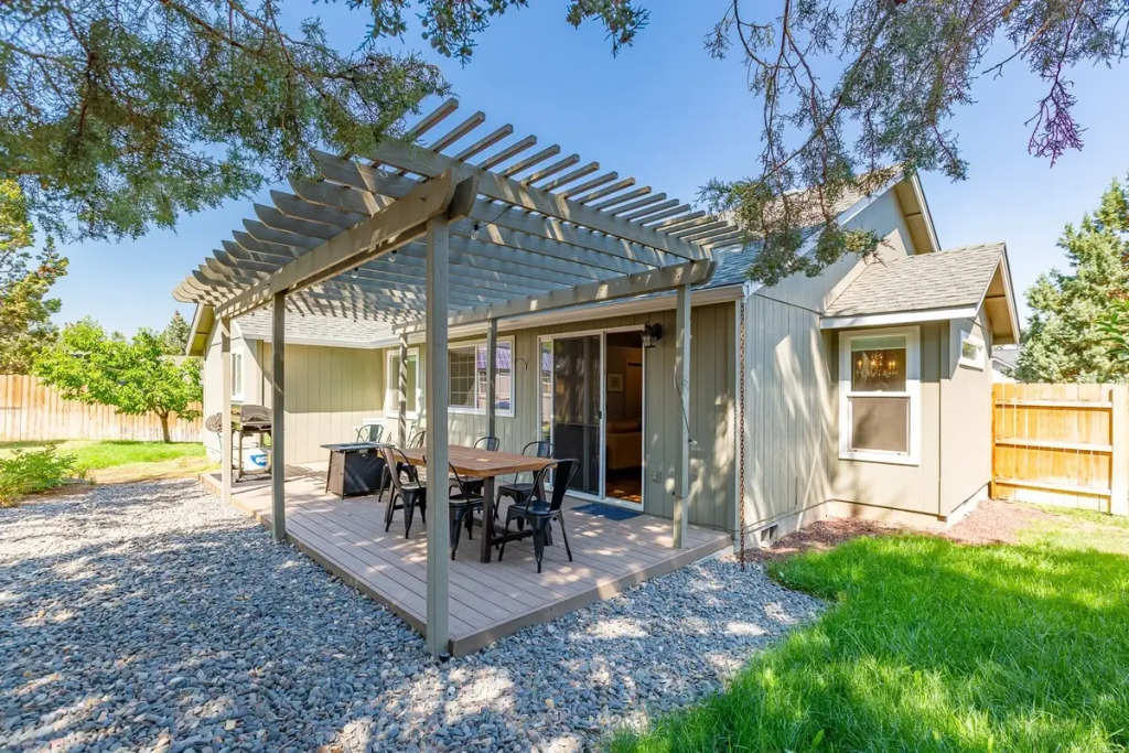 Backyard Oasis 8min to Town Fast Wi-fi