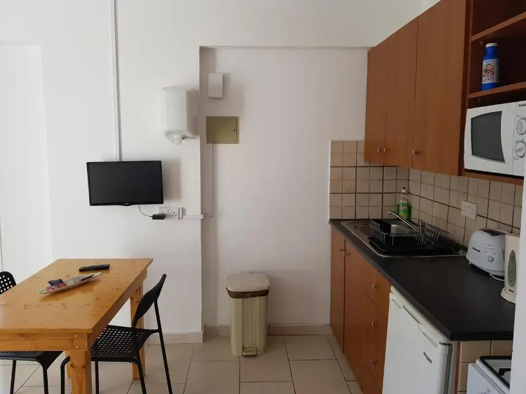 Valentinos Court