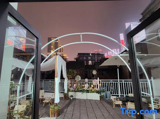 Thick rice light luxury homestay (wuyi square chaozong ancient street shop)
