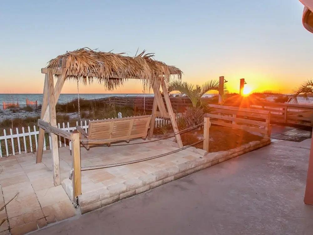 Gulf-front Getaway W/ Pools & Private Balcony 1 Bedroom Condo