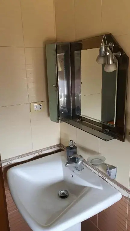 Cozy 2 bedroom /1 Bath Apartment/Tirana
