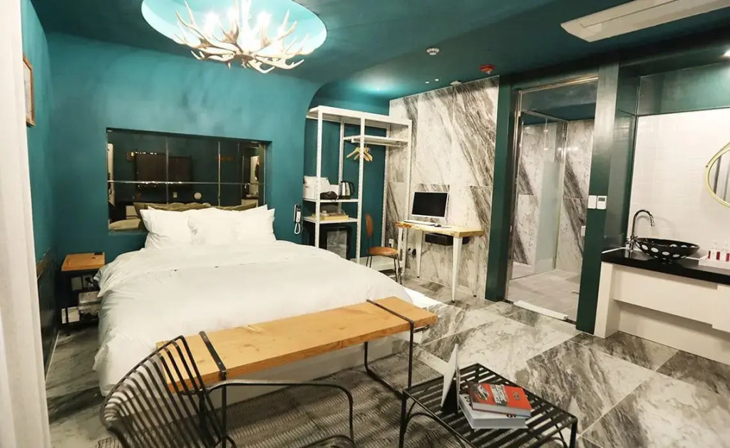 February Hotel Gimhae