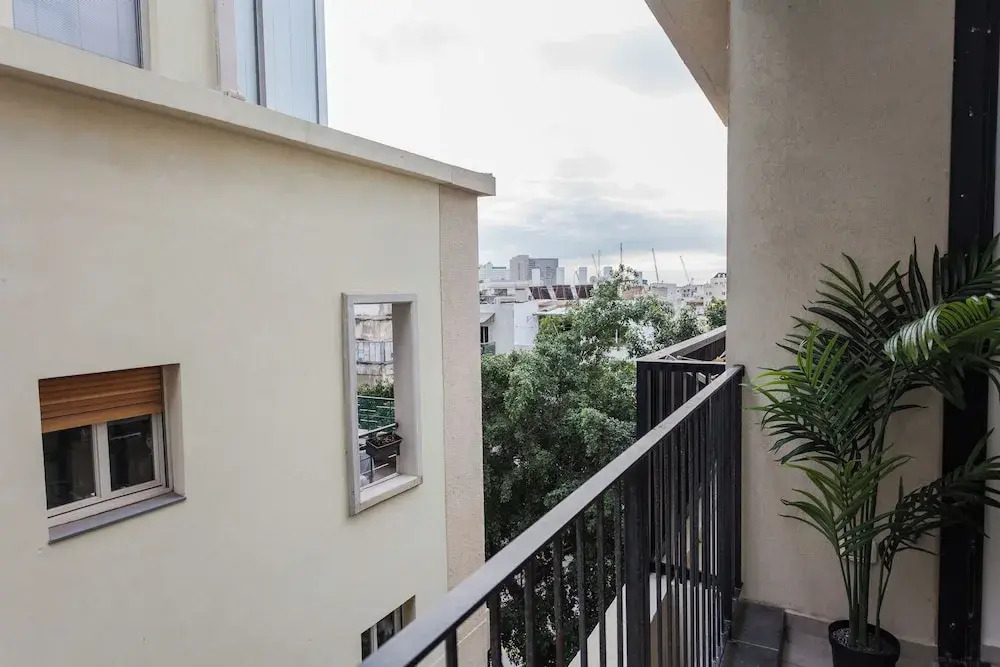 Modern Apartment Walking from the beach