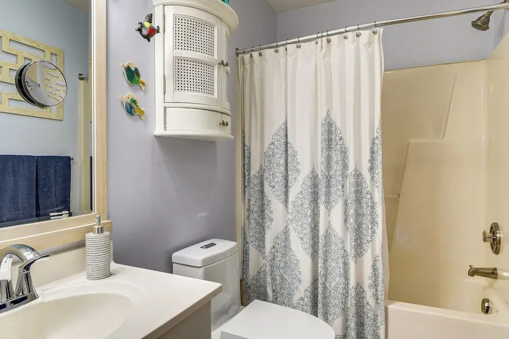 Nags Head Apt With Patio - 1/2 Mile Walk to Beach!