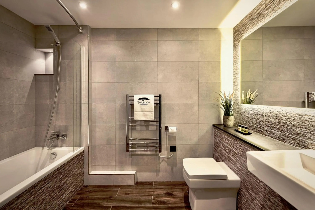 The Acacia, Luxury with Private Balcony + Parking