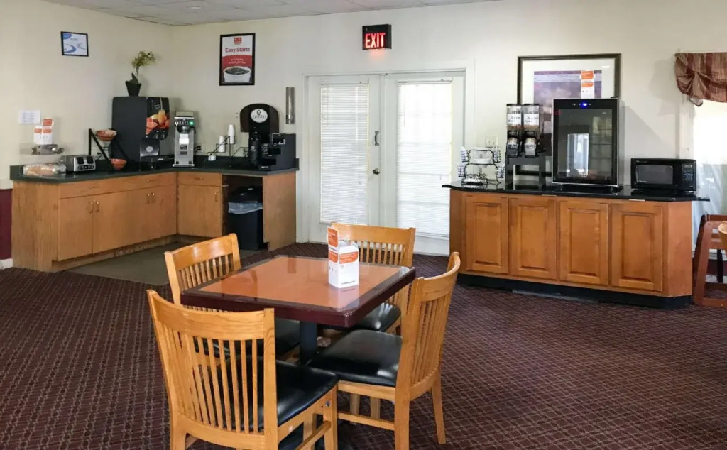 Perry Inn & Suites National Fairground I 75