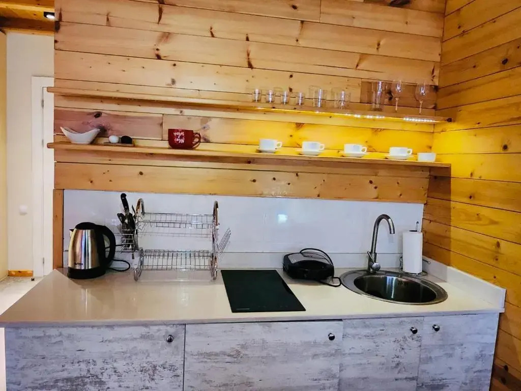 GUDAURI-SUITE-222
