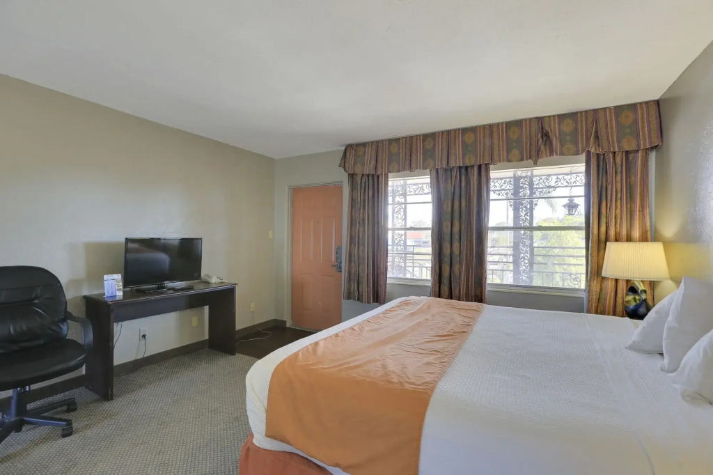 Econo Lodge St Petersburg Central
